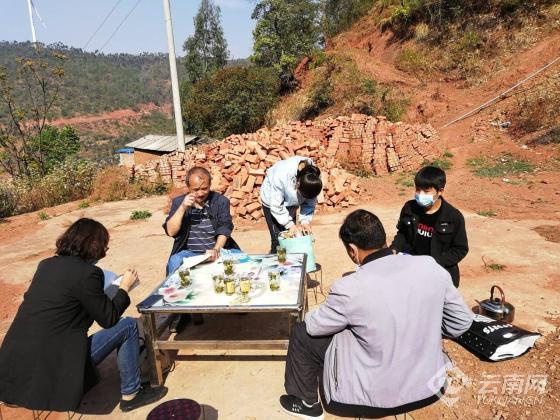 云南禄丰县山高路远难阻送教脚步