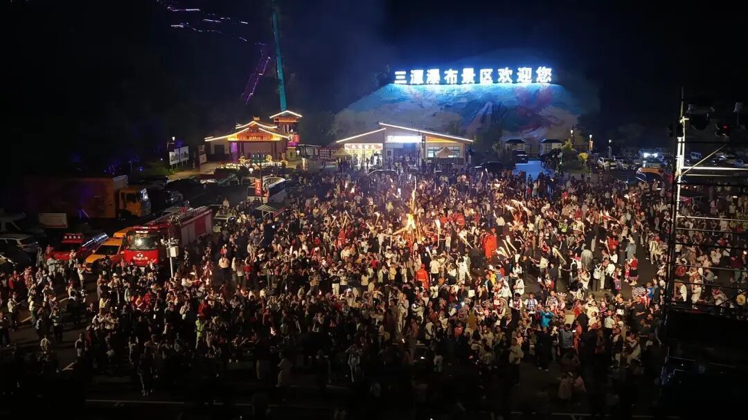 2026年大姚彝族火把节祭火大典现场。